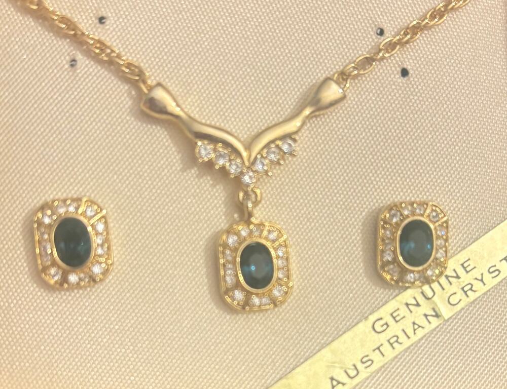NOS Vintage Macy’s Austrian Crystal Necklace Earrings Set 18”
